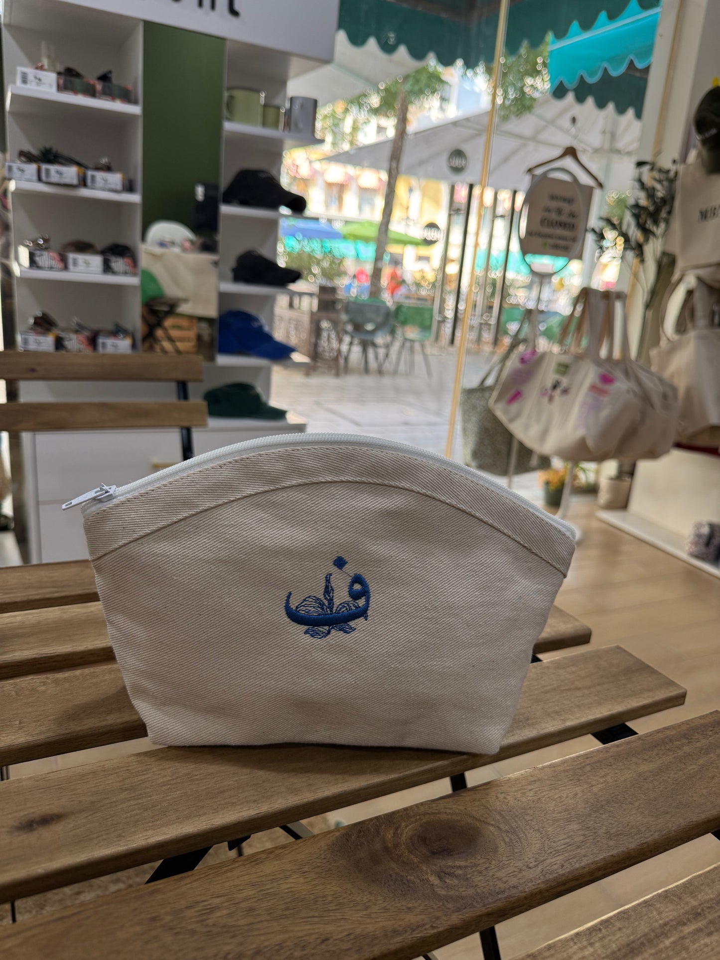 Hand made pouch 💯🇶🇦